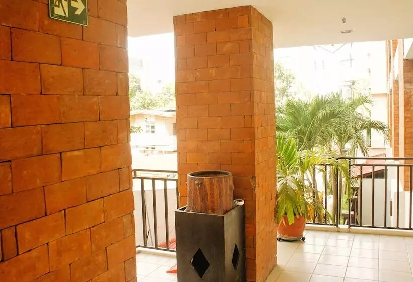ホテル Reddoorz Plus @ Mabolo Cebu