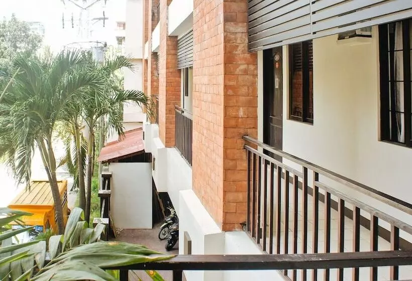ホテル Reddoorz Plus @ Mabolo Cebu