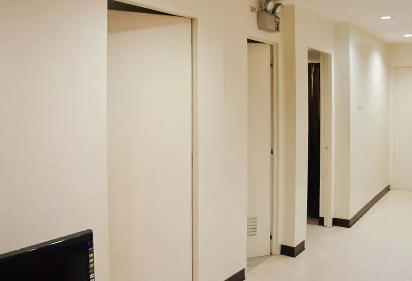 ホテル Reddoorz Plus @ Mabolo Cebu