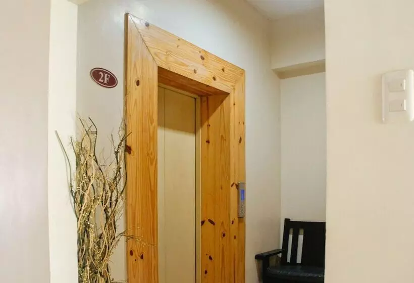 ホテル Reddoorz Plus @ Mabolo Cebu