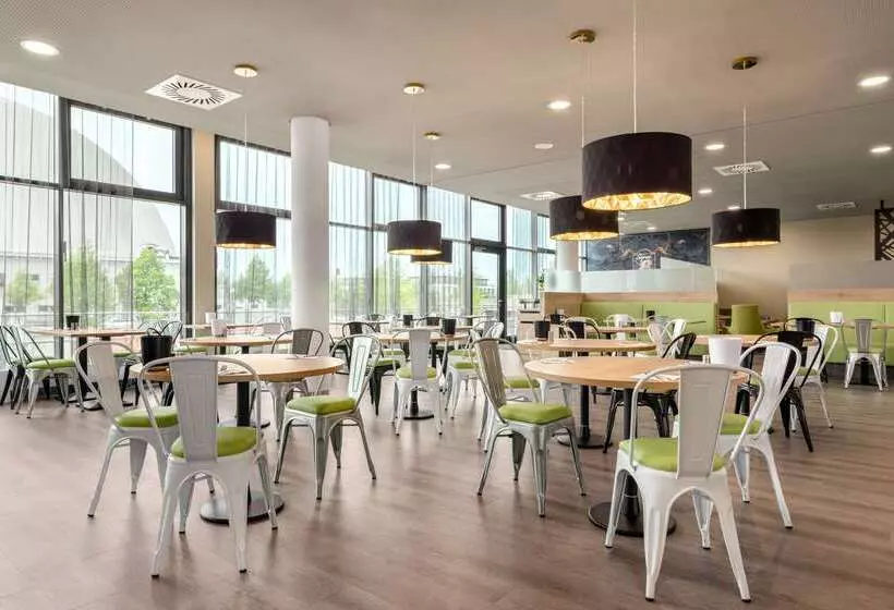 Hotelli Super 8 By Wyndham Oberhausen Am Centro