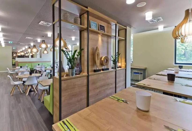 Hotelli Super 8 By Wyndham Oberhausen Am Centro