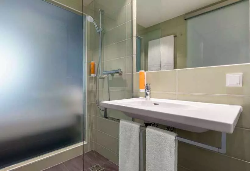 Hotelli Super 8 By Wyndham Oberhausen Am Centro