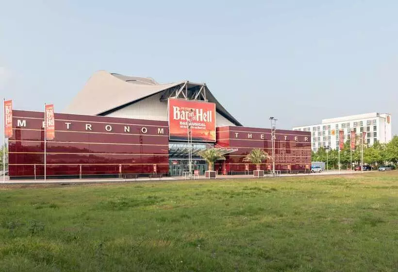 Hotelli Super 8 By Wyndham Oberhausen Am Centro