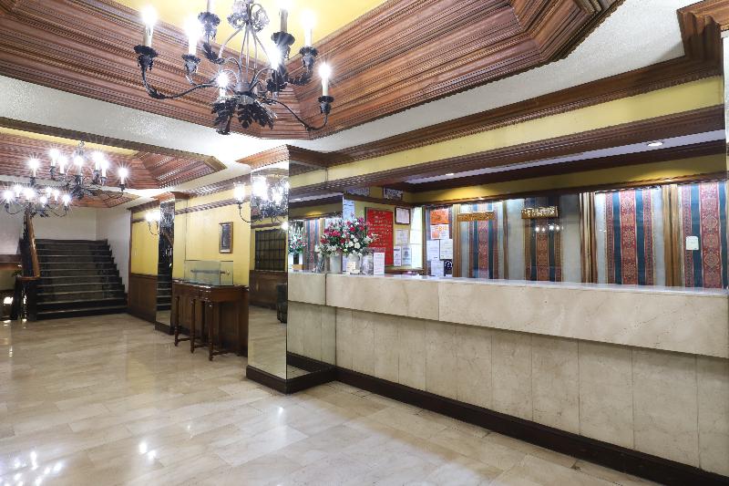 Zen Rooms Camelot Hotel Qc