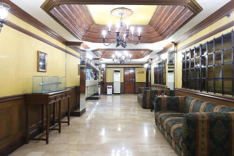 Zen Rooms Camelot Hotel Qc