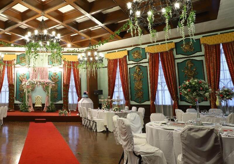 Zen Rooms Camelot Hotel Qc