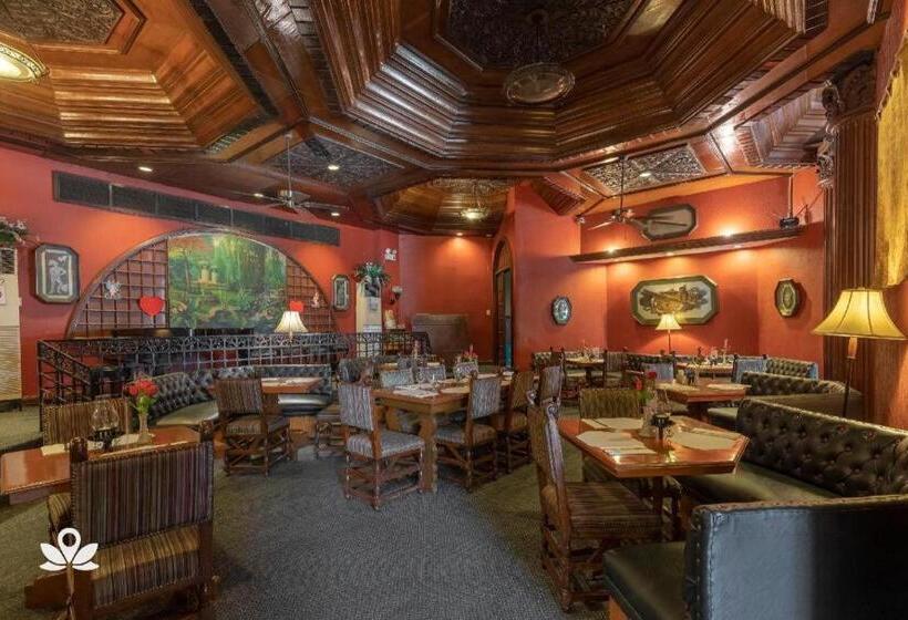 Zen Rooms Camelot Hotel Qc