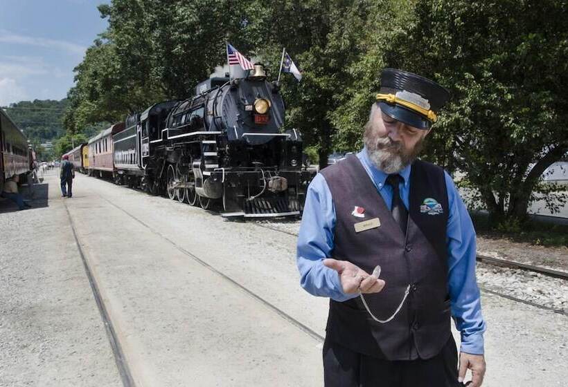 פנסיון Calhoun House Inn & Suites