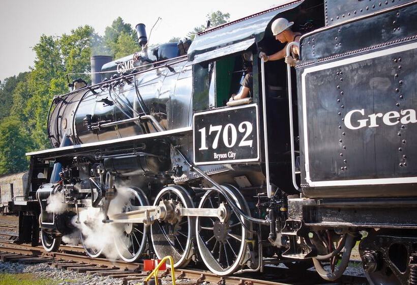 פנסיון Calhoun House Inn & Suites