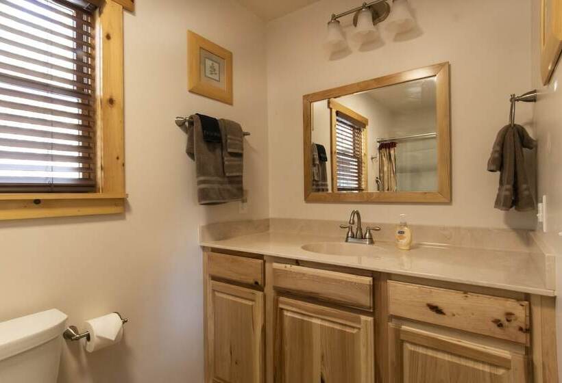 פנסיון Calhoun House Inn & Suites