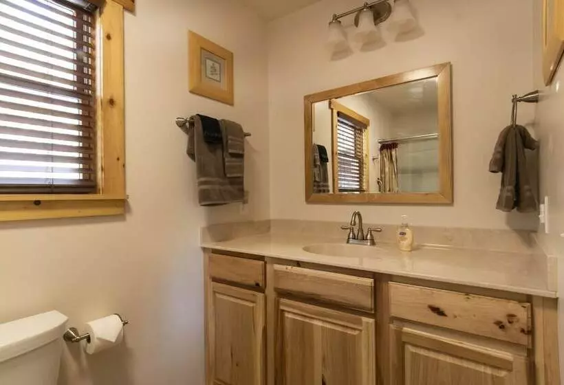 Majatalo Calhoun House Inn & Suites