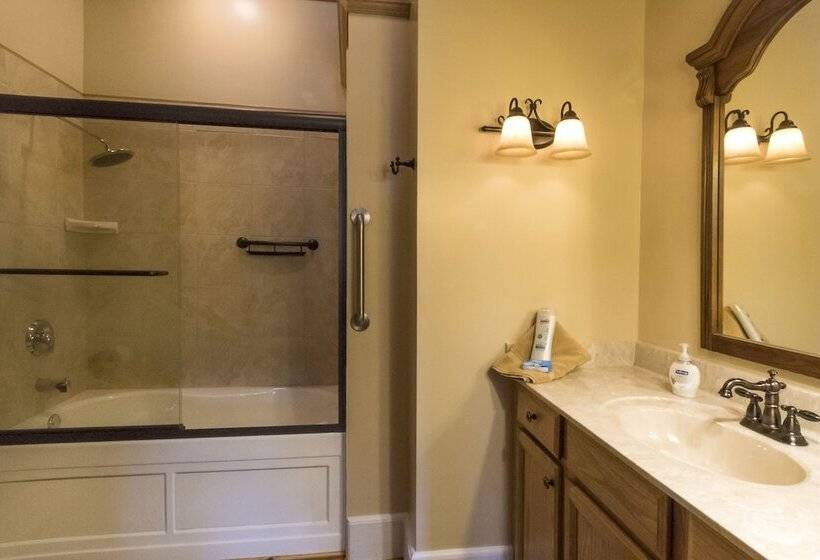 פנסיון Calhoun House Inn & Suites