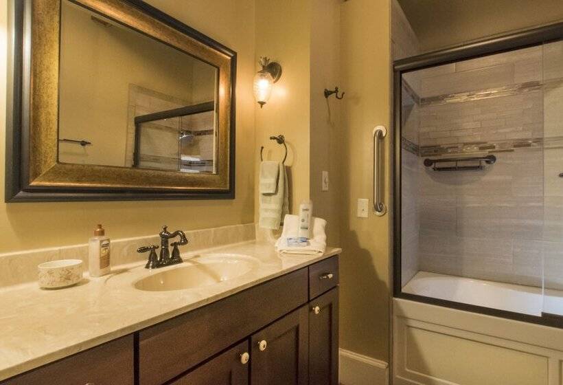 פנסיון Calhoun House Inn & Suites