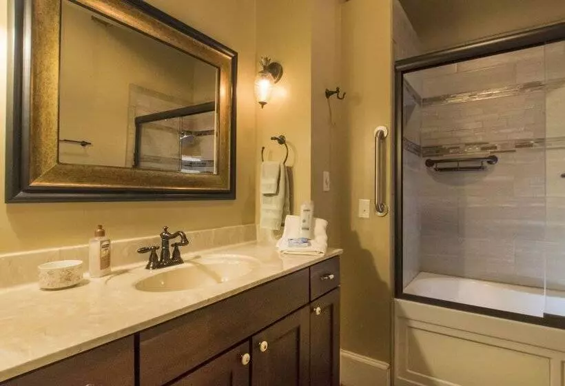 Majatalo Calhoun House Inn & Suites