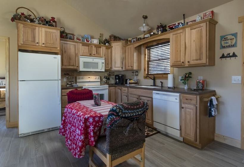 פנסיון Calhoun House Inn & Suites