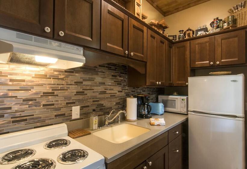 פנסיון Calhoun House Inn & Suites