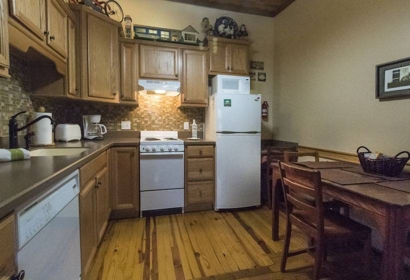 פנסיון Calhoun House Inn & Suites