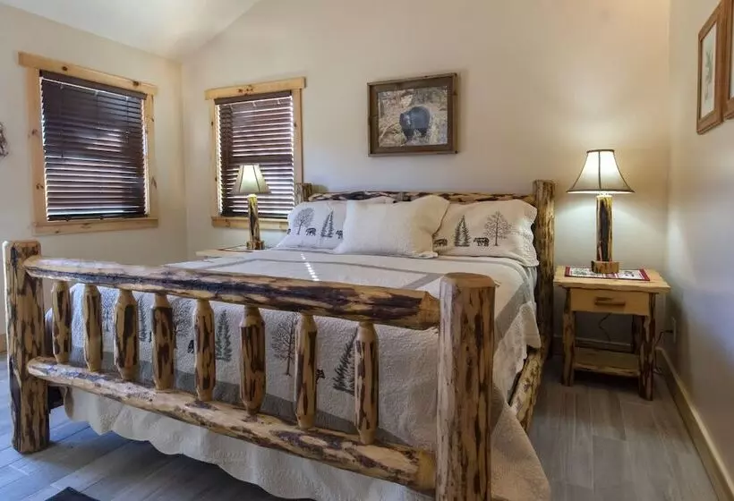 Majatalo Calhoun House Inn & Suites