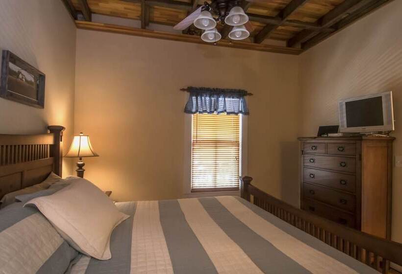 פנסיון Calhoun House Inn & Suites