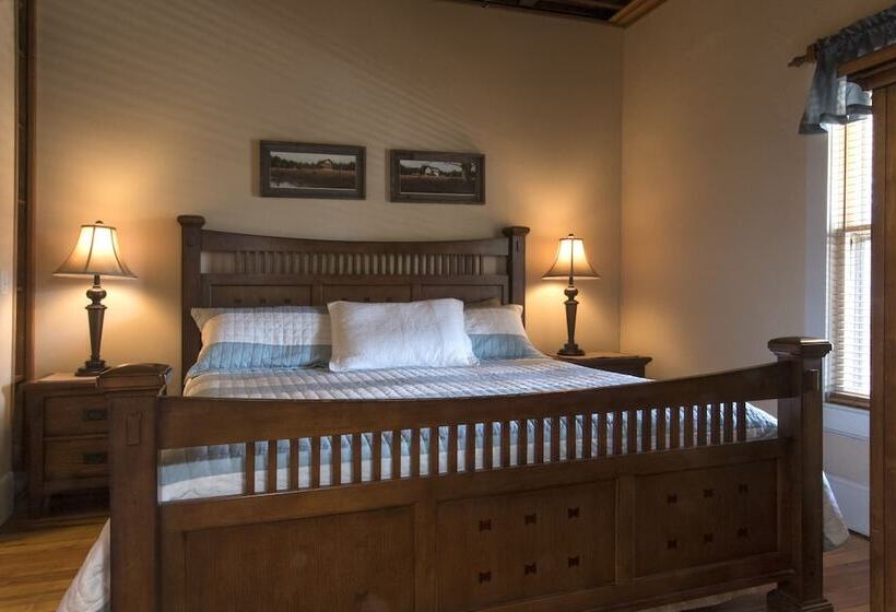 פנסיון Calhoun House Inn & Suites