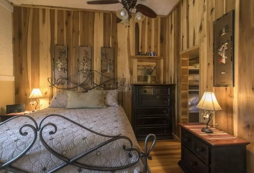 Majatalo Calhoun House Inn & Suites