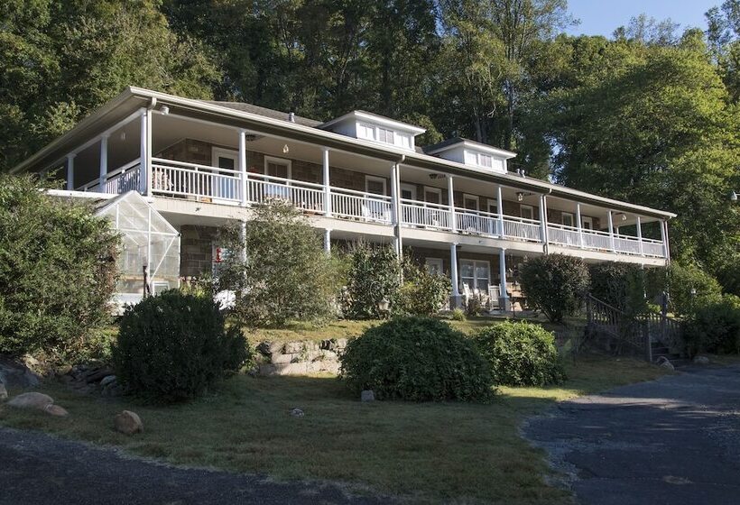 פנסיון Calhoun House Inn & Suites