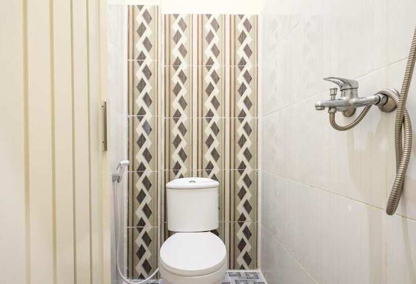 פנסיון Reddoorz @ Rungkut