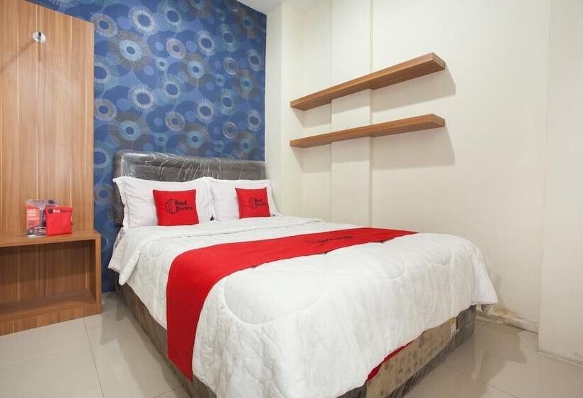 פנסיון Reddoorz @ Rungkut