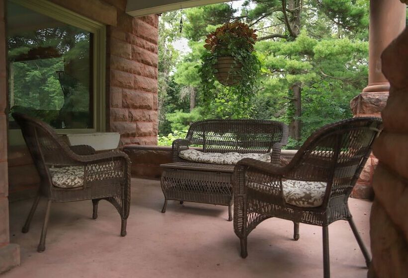 Pinehurst Inn Bed & Breakfast