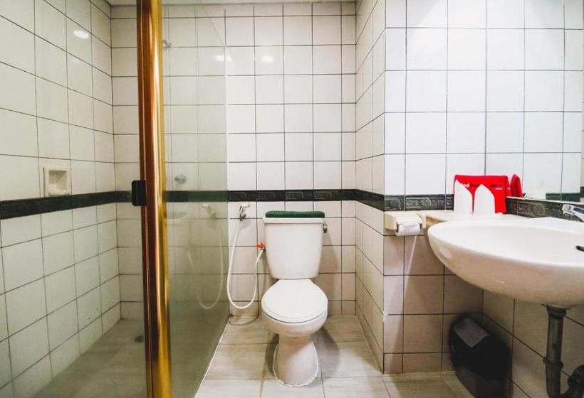 Fotos del hotel The Paragon Hotel By Reddoorz:  14