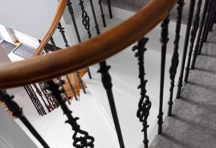 Dollar Apartments At 41