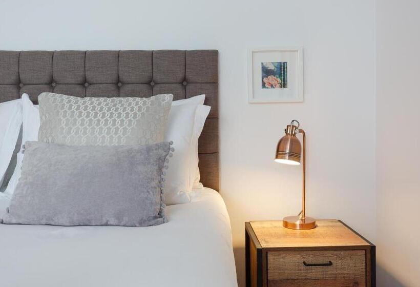 Dollar Apartments At 41