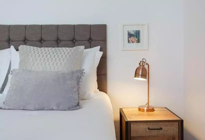 Dollar Apartments At 41