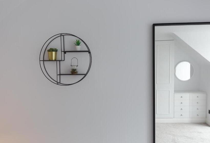 Dollar Apartments At 41