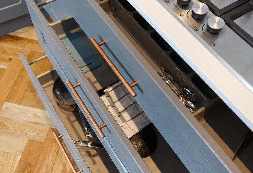 Dollar Apartments At 41