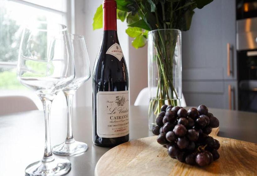 Dollar Apartments At 41