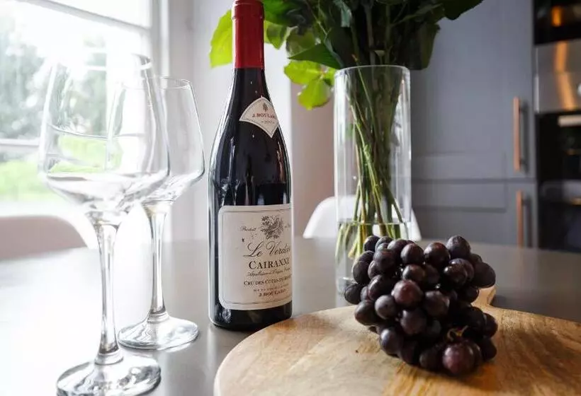 Dollar Apartments At 41