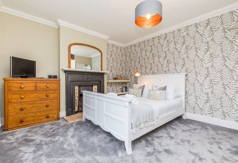 בית מלון כפרי Morleys Rooms Located In The Heart Of Hurstpierpoint By Huluki Sussex Stays