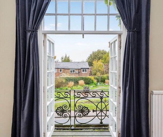 בית מלון כפרי Morleys Rooms Located In The Heart Of Hurstpierpoint By Huluki Sussex Stays