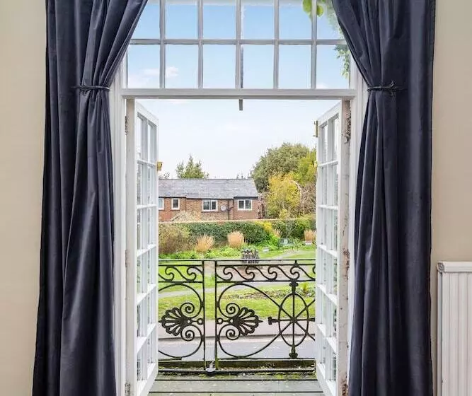 Hotelli Morleys Rooms   Located In The Heart Of Hurstpierpoint By Huluki Sussex Stays