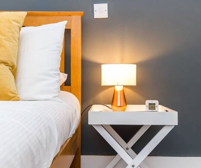 בית מלון כפרי Morleys Rooms Located In The Heart Of Hurstpierpoint By Huluki Sussex Stays