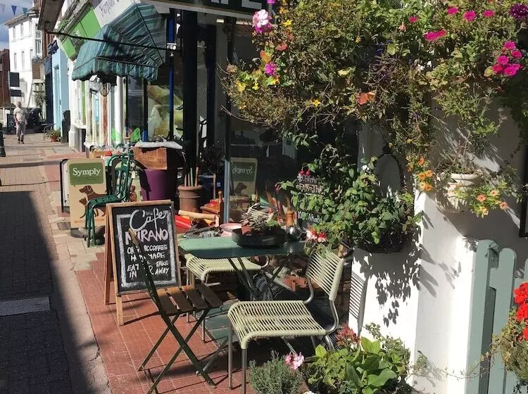 Hotelli Morleys Rooms   Located In The Heart Of Hurstpierpoint By Huluki Sussex Stays