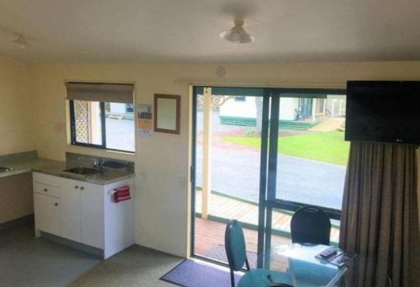 Отель Otorohanga Kiwi Holiday Park