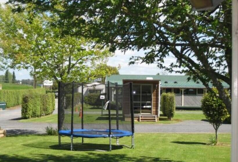 Отель Otorohanga Kiwi Holiday Park