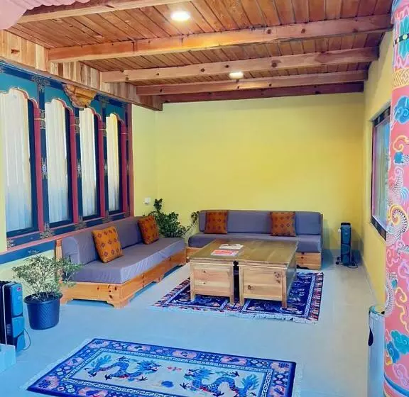 هتل Taktshang Paradise