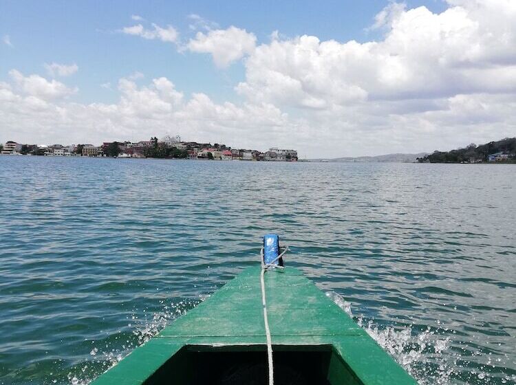 هتل Villa Los Arcos