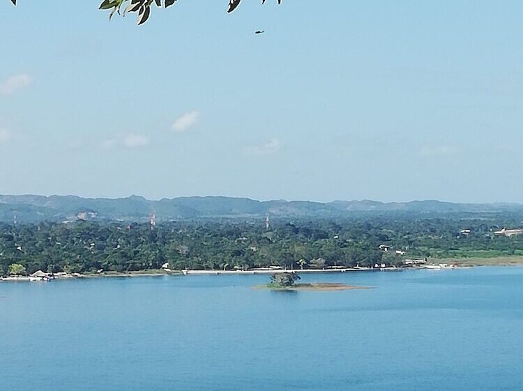 هتل Villa Los Arcos