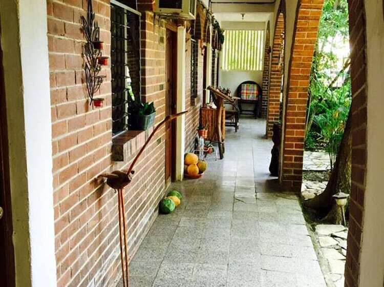 هتل Villa Los Arcos