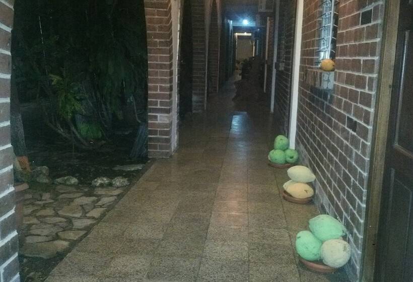 هتل Villa Los Arcos